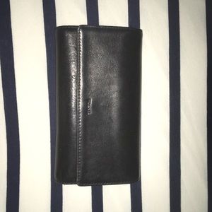 Fossil black wallet. In GREAT condition.